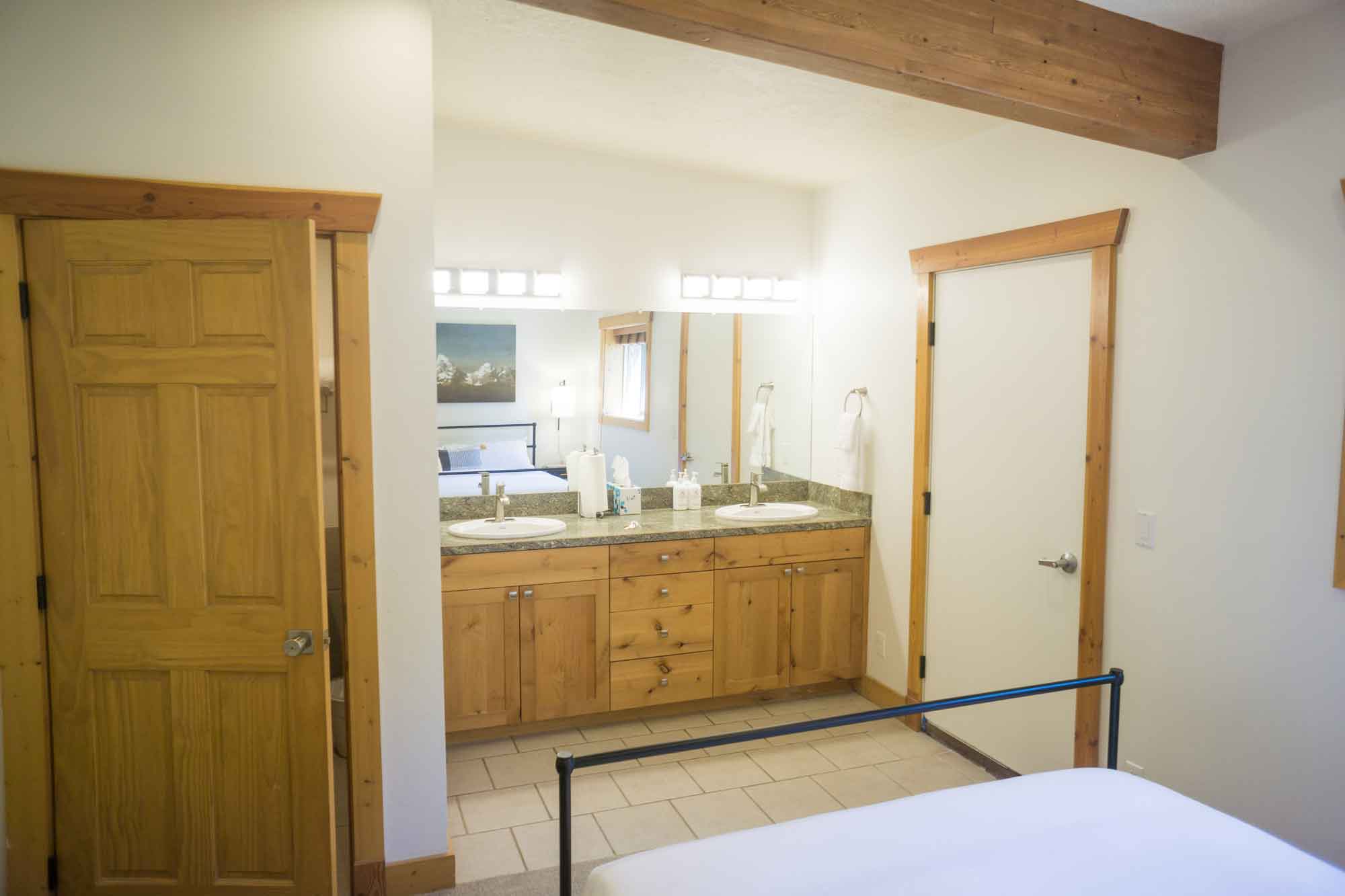 Moose Creek Ranch Lodge Suites Vanity